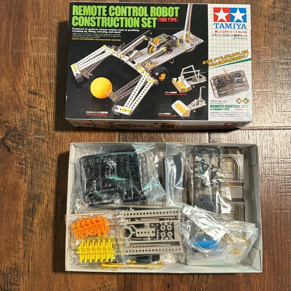 TAMIYA remote control robot construction set (tyre type) BRAND NEW - Picture 2 of 2